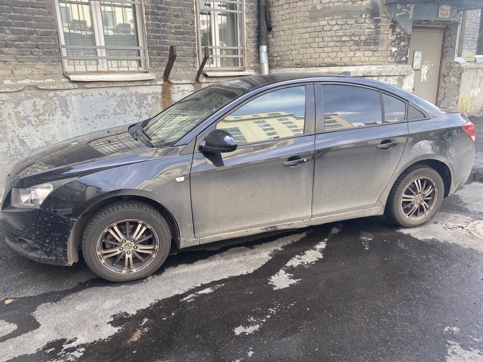 Саратовец лишился иномарки из-за аварии, которую устроила его девушка